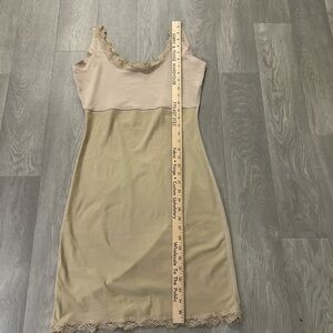 Vintage Spanx Hide & Sleek full slip Shaper Nude Size L Preowned Excellent